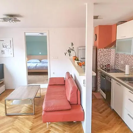 Krakovo By The River Apartment *