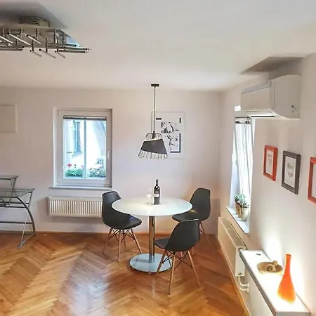 Krakovo By The River Apartma *